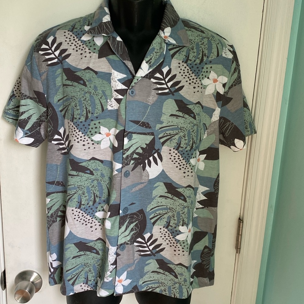 Just Attitude floral short sleeve button down shirt NWOT